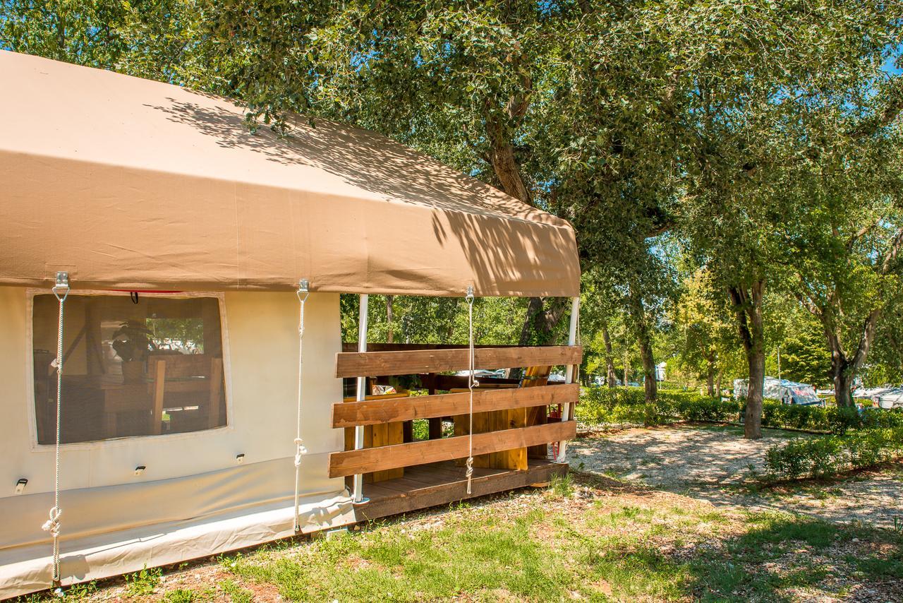 מלון Novigrad Istria Sunflower Camping מראה חיצוני תמונה